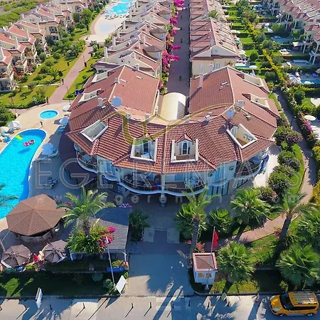 Sunset Beach Club Ege R Tatil Evi *